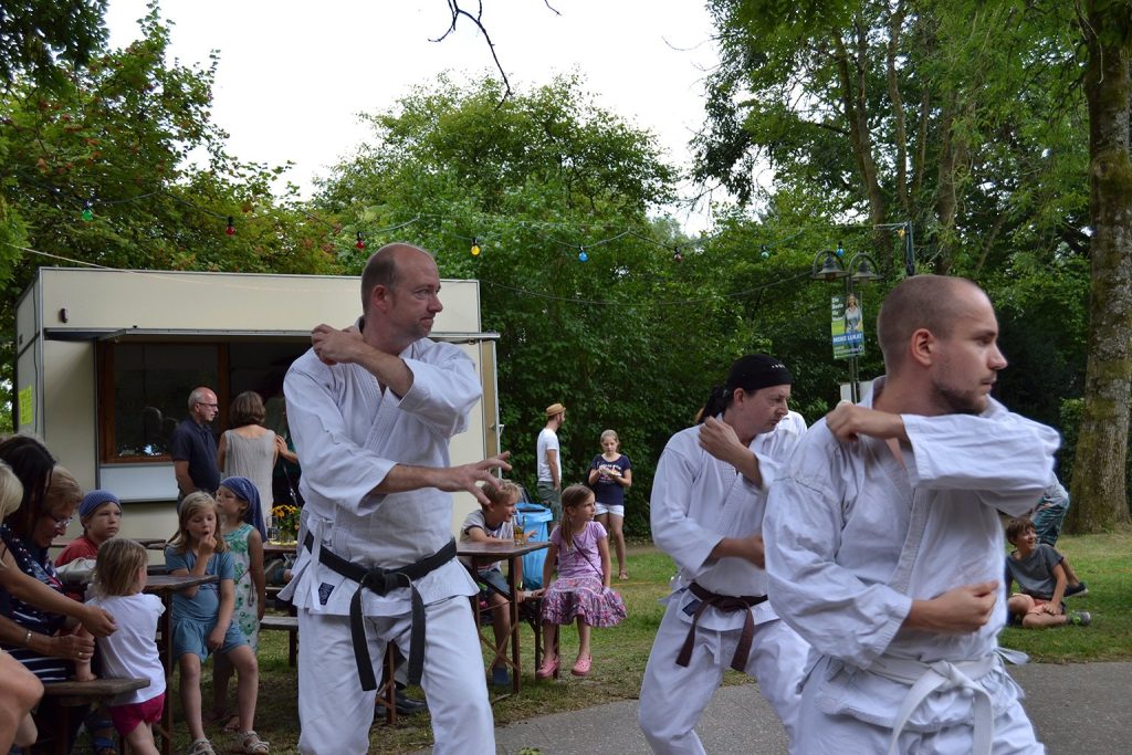 Shotokan Karate Haan auf dem Gruitener Dorffest 2015 – Foto 7