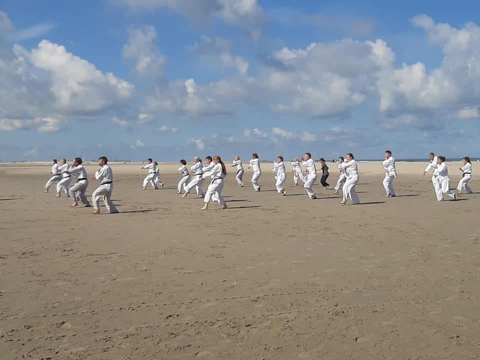 Strandtraining bei Holland Shotokan 2020 – Foto 3