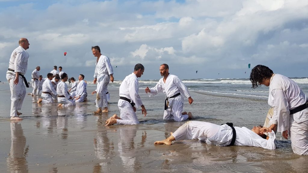 Strandtraining bei Holland Shotokan 2021 – Foto 3